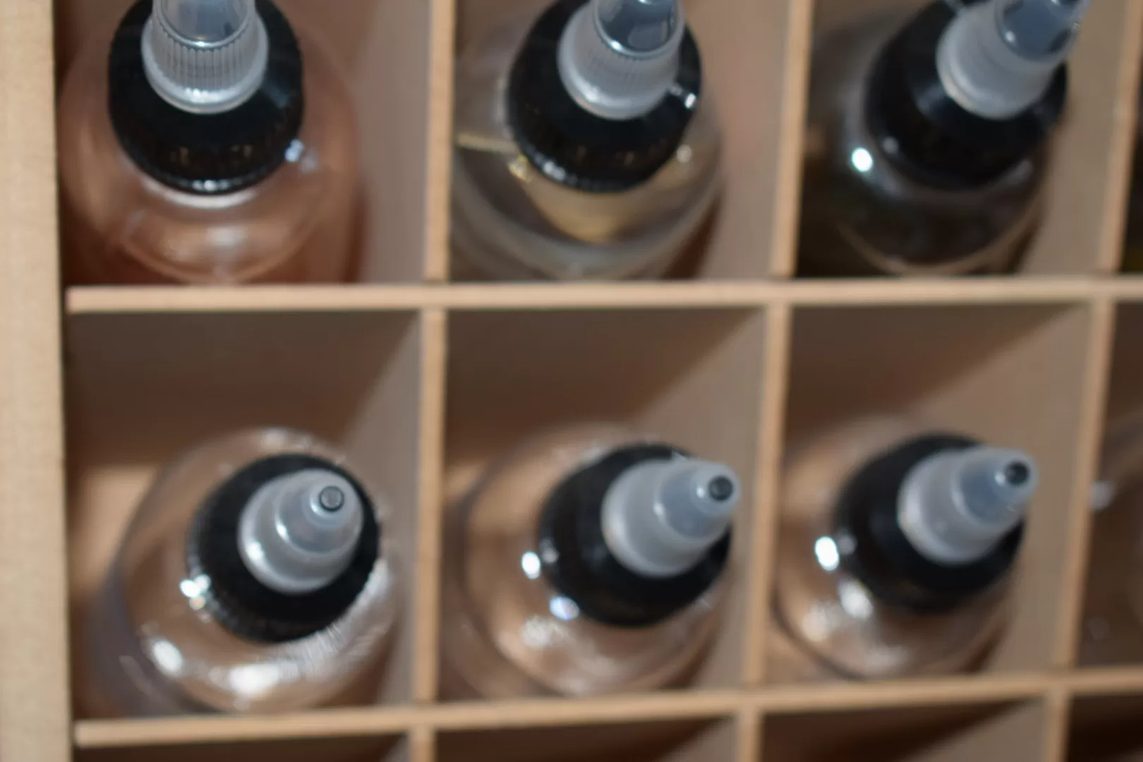 塗料の保管（ドロッパーボトル入れ替え）